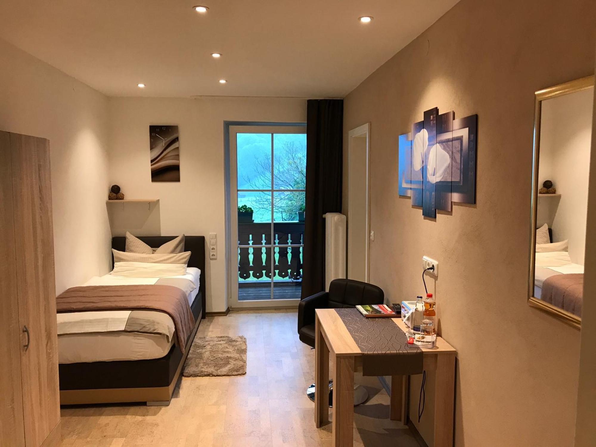 Hotel Restaurant Hausberg Garmisch-Partenkirchen Esterno foto