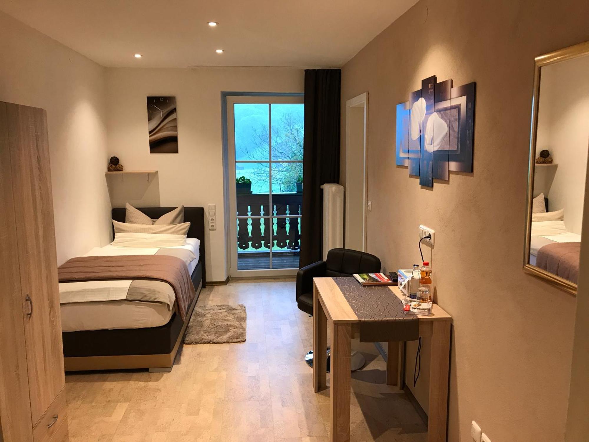 Hotel Restaurant Hausberg Garmisch-Partenkirchen Esterno foto